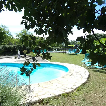 Family Orientated, Beautiful Setting Two Pools Holiday home Nadaillac-de-Rouge