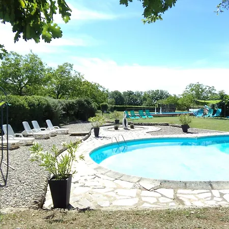 Family Orientated, Beautiful Setting Two Pools