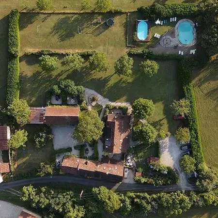 Family Orientated, Beautiful Setting Two Pools * Nadaillac-de-Rouge