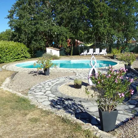 Family Orientated, Beautiful Setting Two Pools