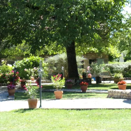 Dom wakacyjny Family Orientated, Beautiful Setting Two Pools