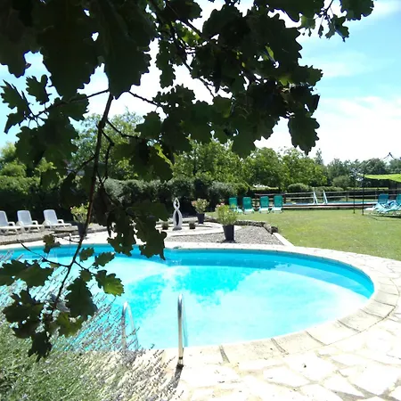 Family Orientated, Beautiful Setting Two Pools Dom wakacyjny Nadaillac-de-Rouge