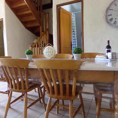 Family Orientated, Beautiful Setting Two Pools * Nadaillac-de-Rouge
