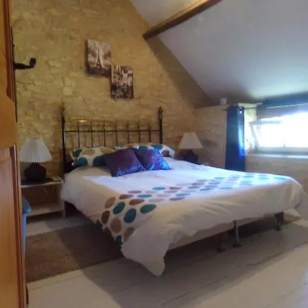 Family Orientated, Beautiful Setting Two Pools Holiday home Nadaillac-de-Rouge